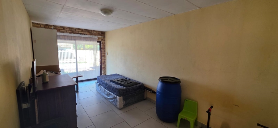 4 Bedroom Property for Sale in Kannoniers Park North West